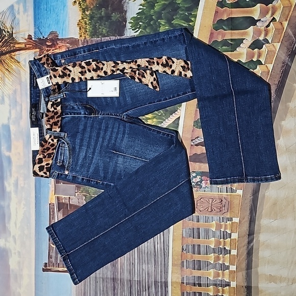 Judy Blue Los Angeles Belted Straight‎ Jeans Size 1/25 - Picture 1 of 6